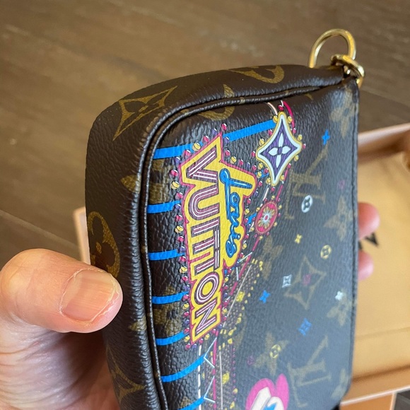 LOUIS VUITTON Monogram Christmas Mini Pochette - Picture 9 of 12